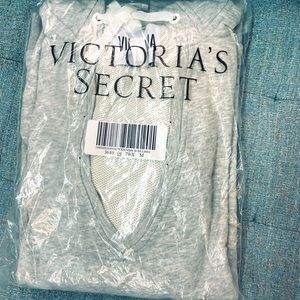 Victoria’s Secret NWT gray Heathered deep V oversized sweatshirt in M